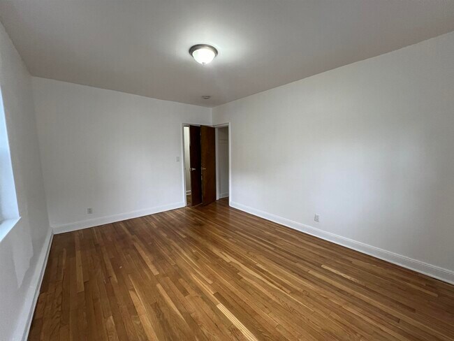 Building Photo - 204 North St