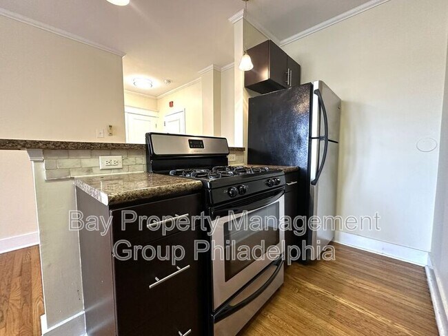 Building Photo - 437 W School House Ln