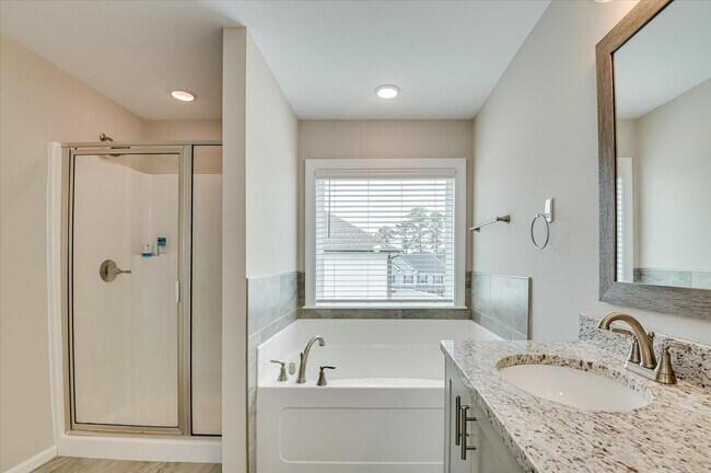 Building Photo - 3207 Wayne Dr