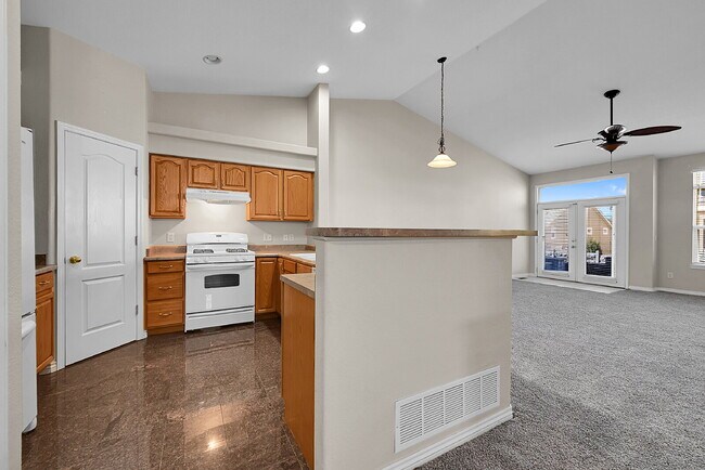 Building Photo - $2,095.00, 3-bed + Bonus room, 2.5 bath, l...