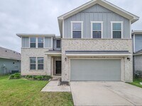 Building Photo - Beautifully updated 5-bedroom, 3.5-bath home located on a quiet cul-de-sac in a desirable Houston...