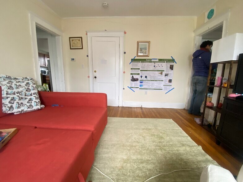 Building Photo - 14 Stockwell St