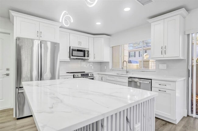 Building Photo - 11728 Raintree Dr