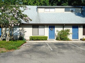 Building Photo - 2-bedroom, 2-bathroom townhouse in Las Pampas