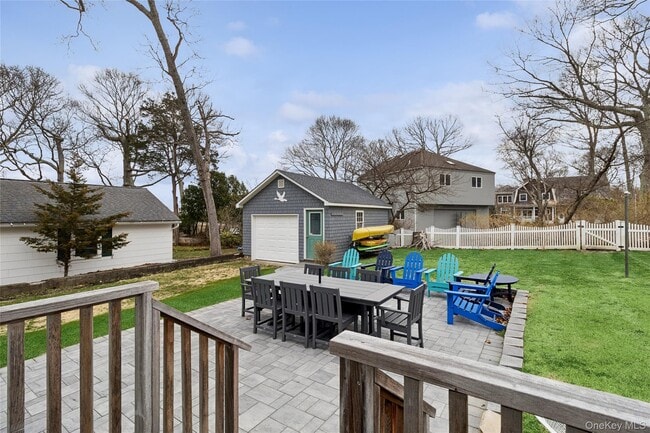 Building Photo - 1050 Pine Ave