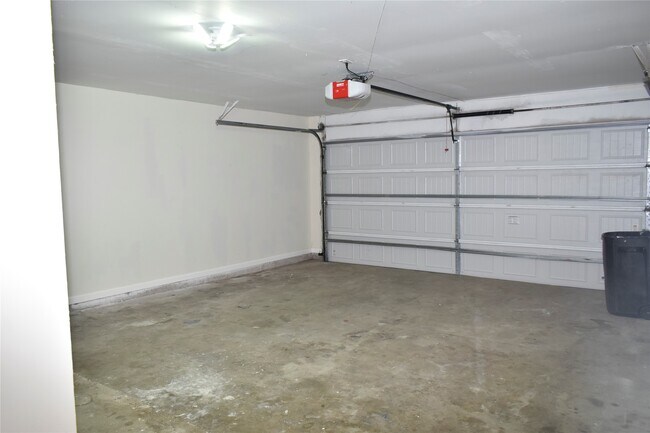 Building Photo - 2511 Maple Tree Ct