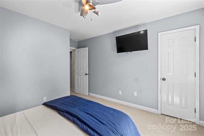 Building Photo - 709 Normandy Rd