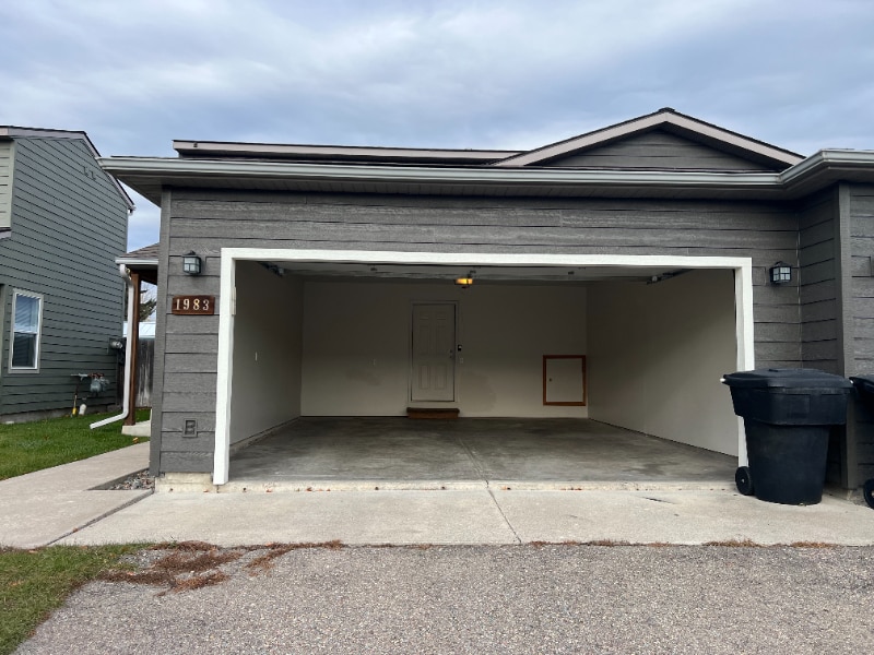 Building Photo - 1983 Greatview Dr