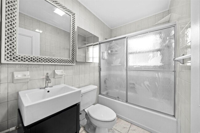 Building Photo - 1935 Arthur St