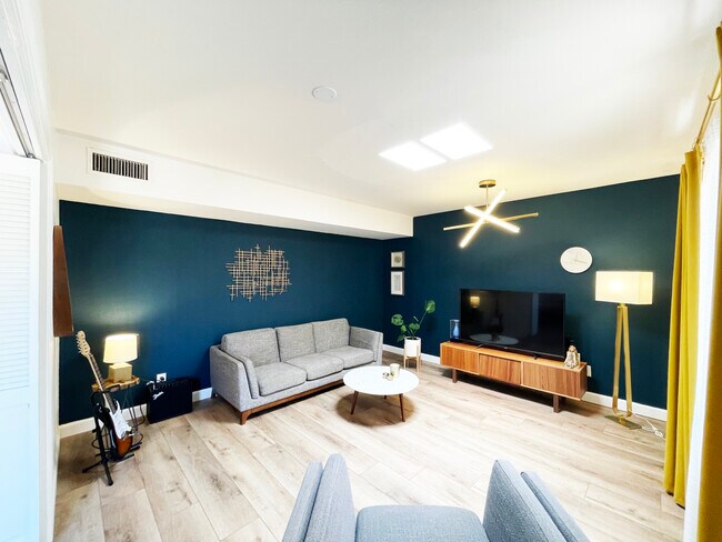 Building Photo - 5143 N 76th Pl
