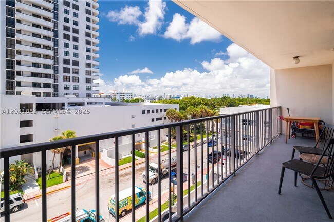 Building Photo - 2625 Collins Ave