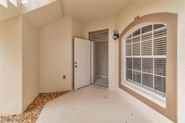Building Photo - 242 Newport Dr