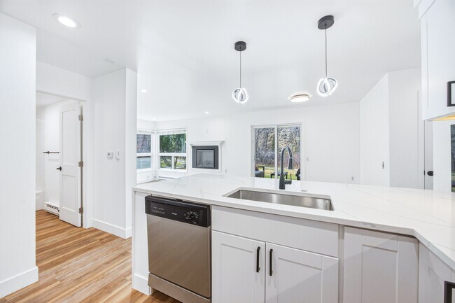 Building Photo - 34999 US-6
