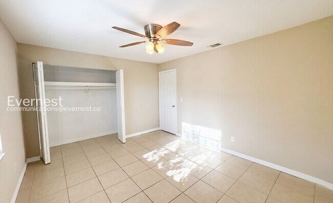 Building Photo - 3060 St Paul Dr