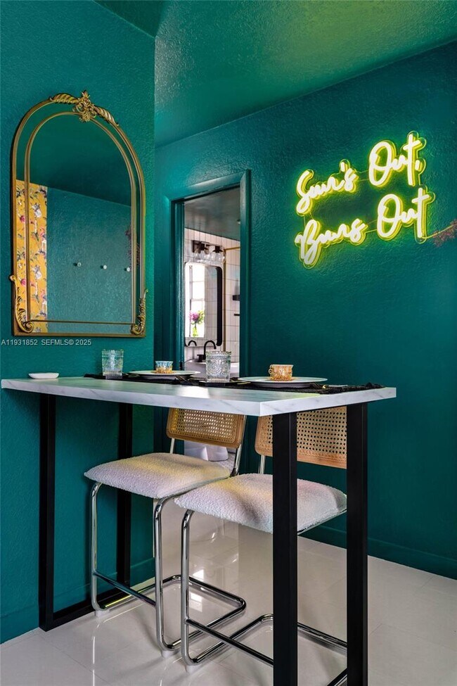 Building Photo - 1007 SE 2nd Ct