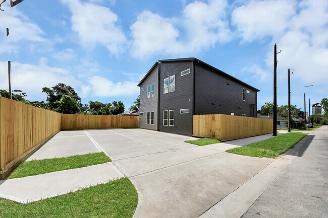 Building Photo - 4607 Gunter St
