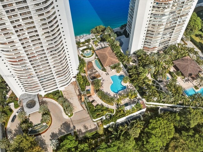 Building Photo - 3000 Island Blvd