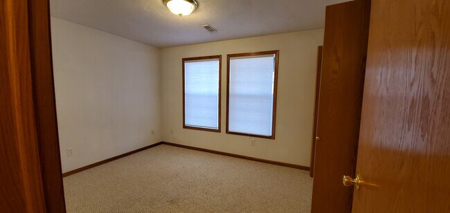 Building Photo - 1304 Glencoe Ln