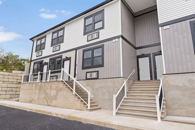 Building Photo - Luxury 1 and 2 bedrooms