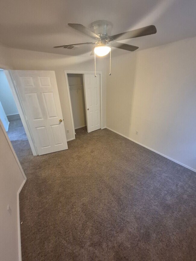 Building Photo - Spacious 3 bd home in a wonderful community.