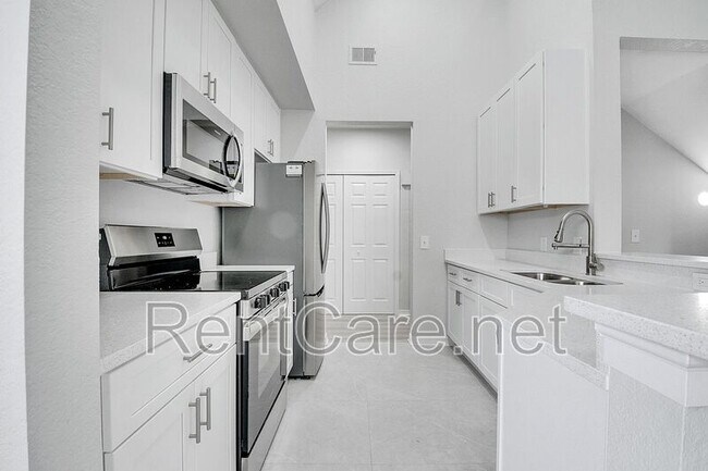 Building Photo - 6005 Westgate Dr