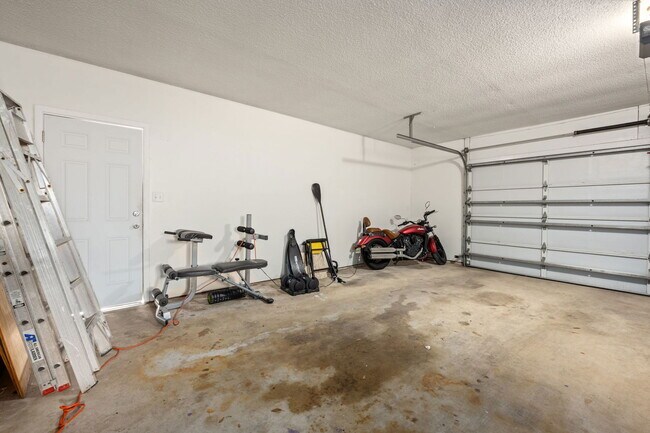 Building Photo - 510 Sioux Cir