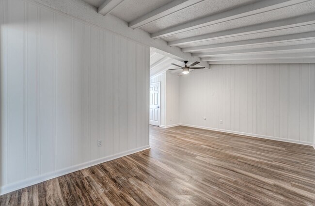 Building Photo - 4980 Vickie Dr