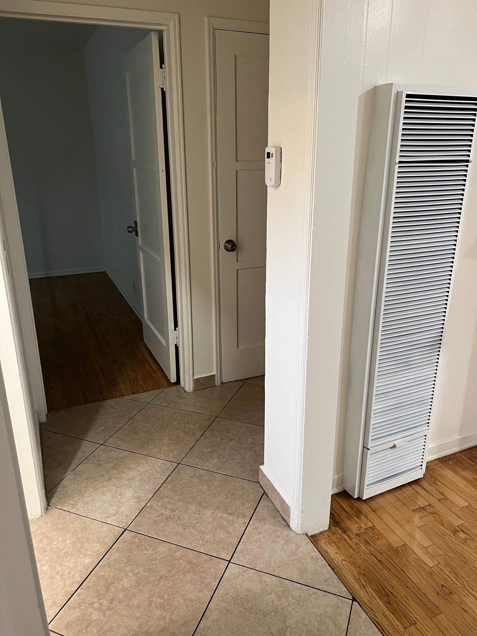 Building Photo - 6546 Hazeltine Ave