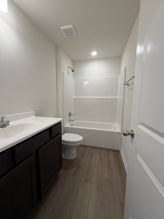 Building Photo - 836 Halford Pl