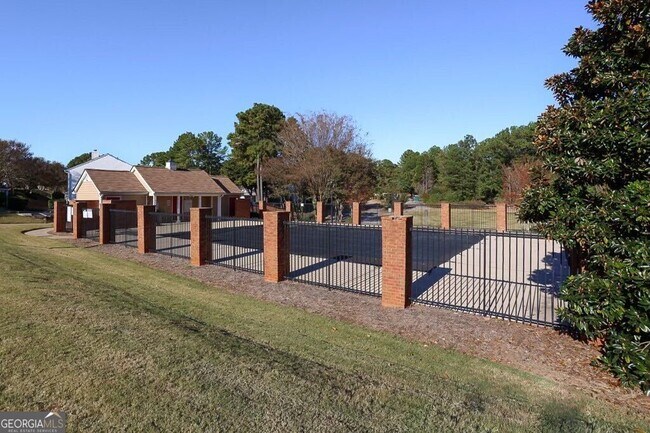Building Photo - 189 Holcomb Ferry Rd
