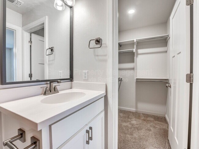 Building Photo - 608 Blue Fish Ct
