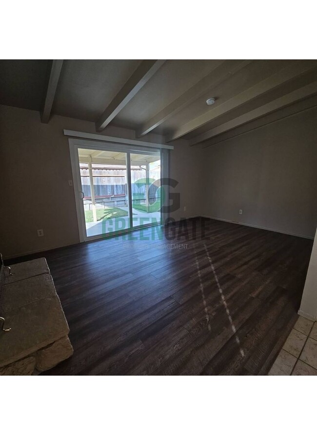 Building Photo - PRICE DROP!! 3 Bedroom 2 Bath Modesto home...