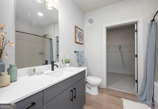 Building Photo - 1400 Laurel Crossing Pkwy NE