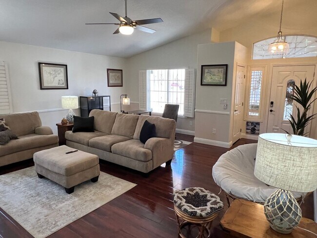 Building Photo - Cozy Fully Furnished Single Story Home