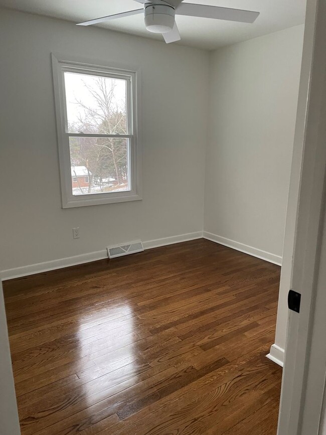 Building Photo - 4 Bedroom Remodeled House off Old Forest Road