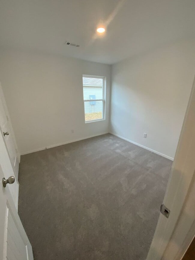 Building Photo - 8101 Donna Dr