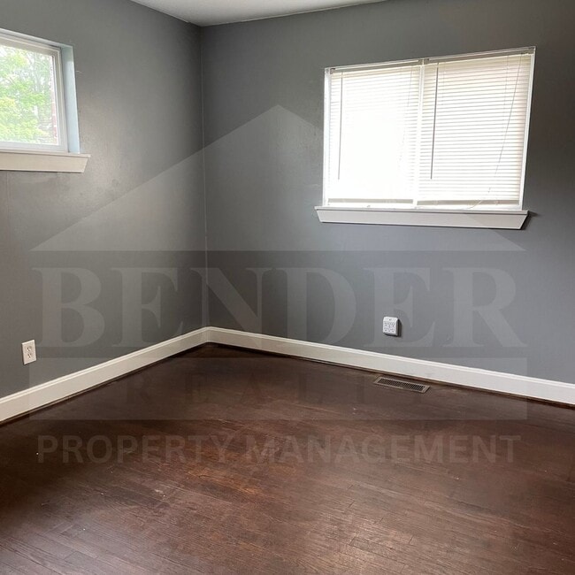 Building Photo - BRICK RANCH HOME IN THE CITY
