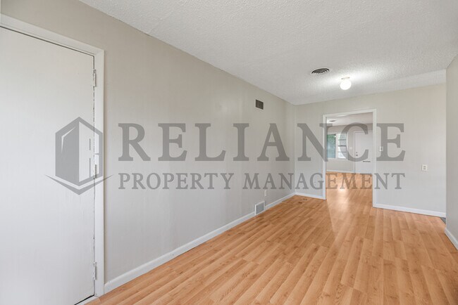 Building Photo - 2732 N Grove St