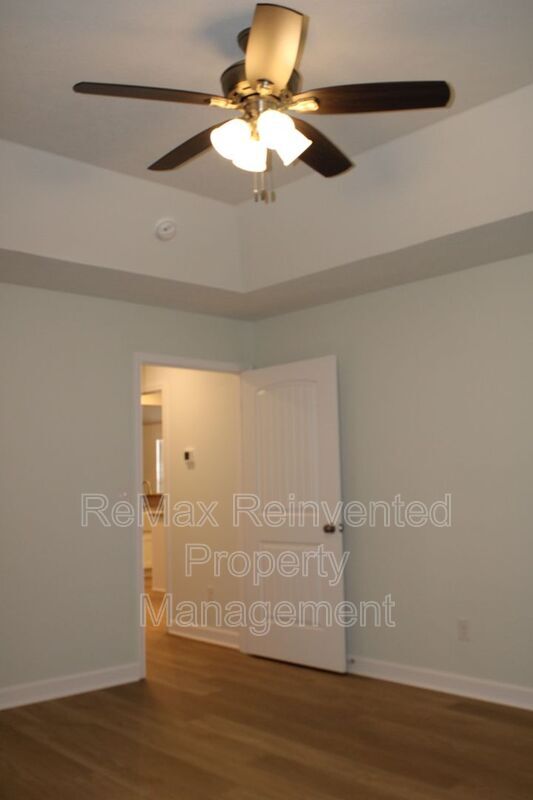 Building Photo - 921 Holbrook Dr