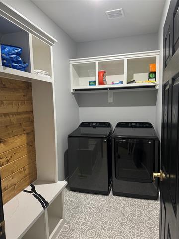 Building Photo - 401 E Walnut St