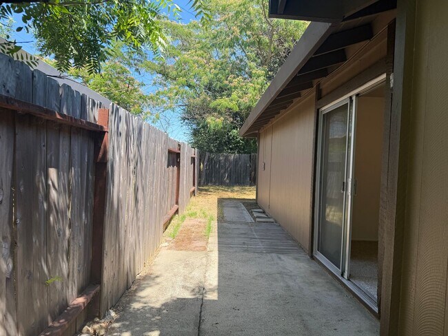 Building Photo - 6172 Peoria Dr