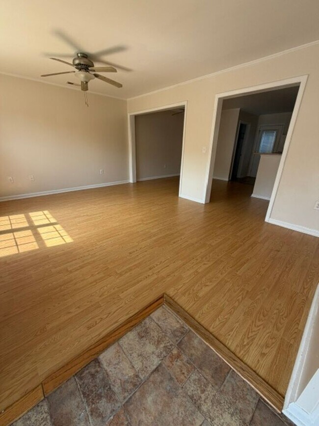 Building Photo - 125 Apache Trail