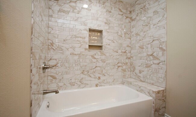Building Photo - 14535 Diamondhead N