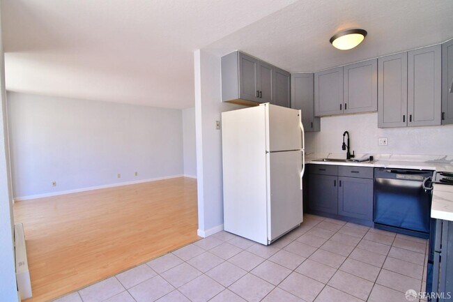 Building Photo - 359 5th Ave