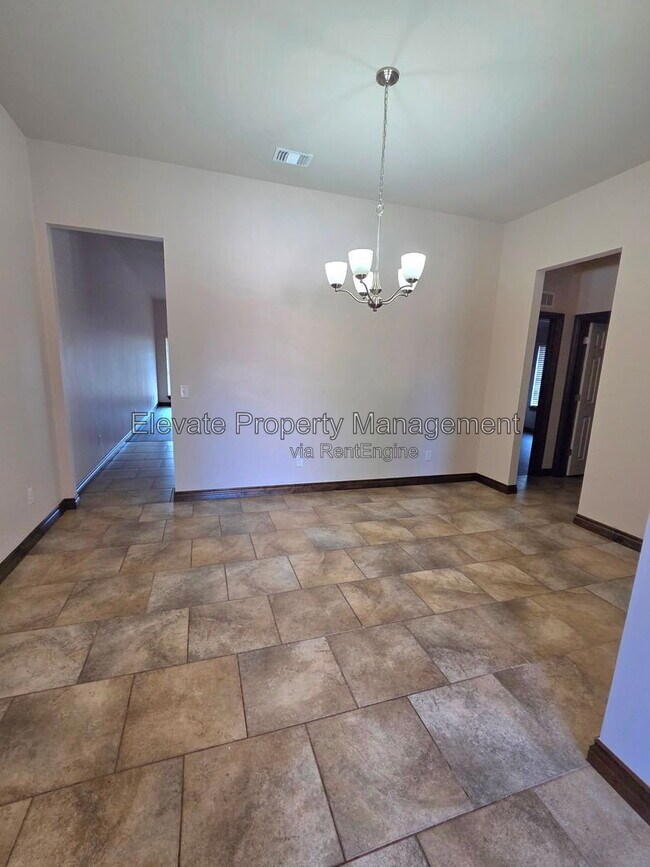 Building Photo - 2300 Starwood Wy