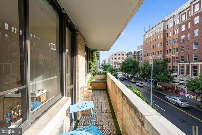 Building Photo - 1325 18th St NW