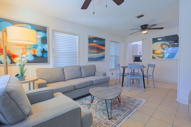 Building Photo - 831 Rouse St