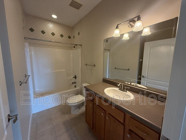 Building Photo - 510 E Broad St