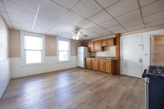 Building Photo - 28 Richmond St