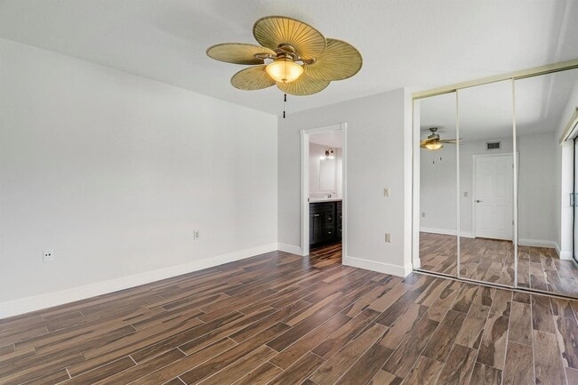 Building Photo - 2324 23rd Ct